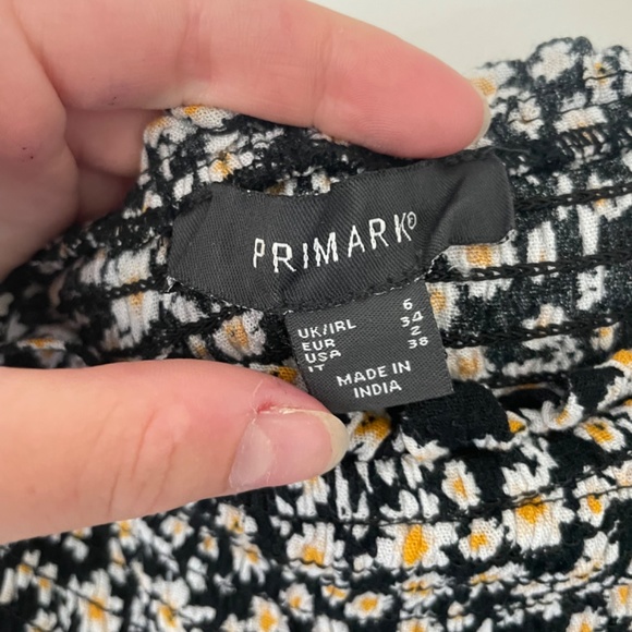 Daisy pattern on or off shoulder smocked peplum top - Picture 5 of 5